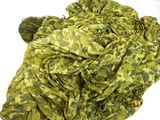 tissu de camouflage vert et jaune sur fond blanc
