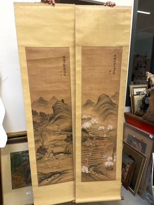 Deux rouleaux peints à décor de paysage animés de scènes rur…