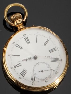 une montre de poche en or avec des chiffres romains