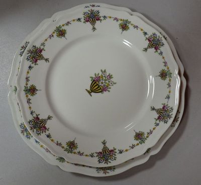 a plate with a bee on it sitting on a table