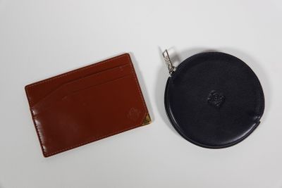 LOEWE Porte-monnaie en cuir bleu.