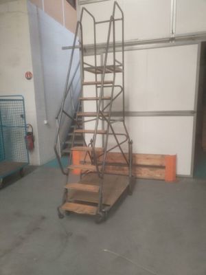 VENTE SUR DESIGNATION - LOT 5 - Un escabeau sécurisé - SE TR…