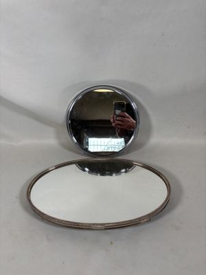 une personne se prenant en photo dans un miroir