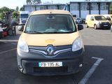 une camionnette jaune et noire garée sur un parking