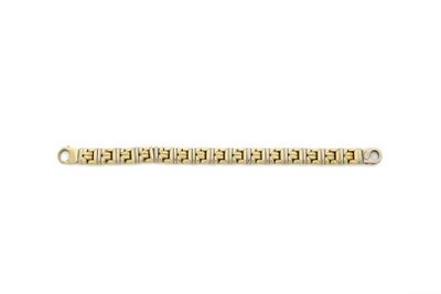 une image d'un bracelet en or sur fond blanc