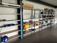 six éléments de racks métalliques moyen porteur à 6 niveaux,…