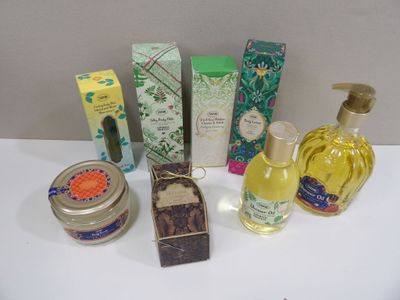 Lot de 8 cosmétiques neuves : Gommage de corps, Brum… - Photo 1