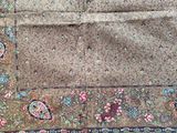 l'image d'un tapis orné d'un motif floral