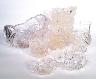 Partie de service à fruit en cristal taillé comprenant une c…