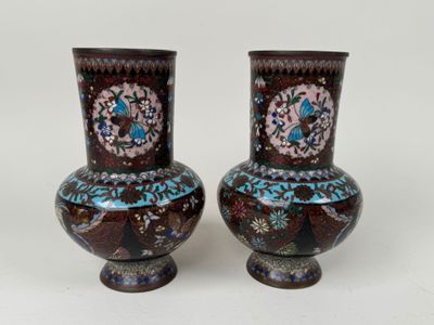 two vases that are sitting on a table