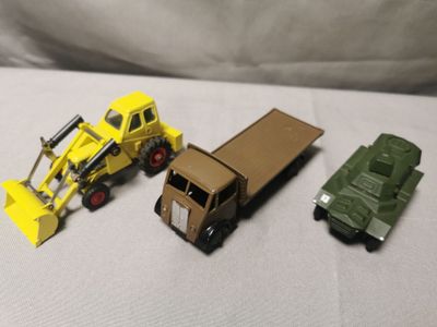 DINKY TOYS GB Chargeuse MUIR HILL 2WL jaune clair.