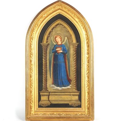 une image représentant un tableau d'une femme tenant un bébé dans ses bras, dans un cadre doré