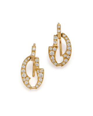 une image d'une paire de boucles d'oreilles en or et diamants