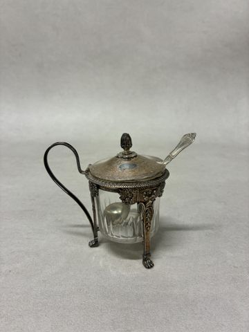 Moutardier de style Louis XVI monture argent et petite cuillère (