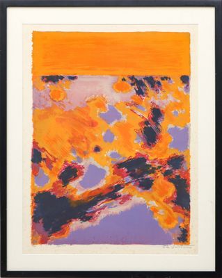 une peinture abstraite aux tons orange et violet, dans un cadre noir