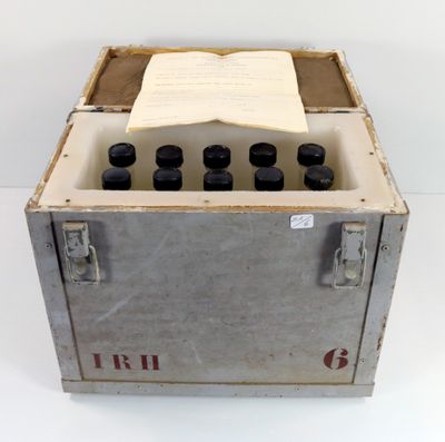 un carton contenant six bouteilles de vin