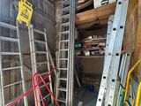 many ladders that are sitting in a room