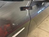 a sticker on the side of a car that says vauto