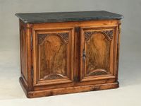 Buffet de chasse en bois naturel mouluré et sculpté. (photo 3)