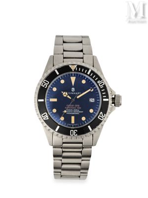 gros plan d'une montre-bracelet sur fond blanc