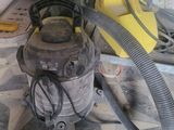 a vacuum that is sitting on the floor next to other items