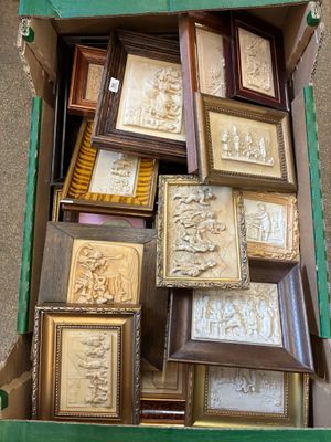 Lot de bas-reliefs en calcaire pétrifié (2 caisses) - Photo 1