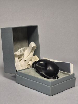 LALIQUE France Statuette nu assis 1994-1995