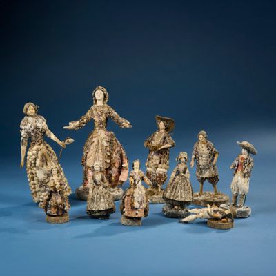 ensemble de figurines représentant des personnages et des animaux sur un fond bleu
