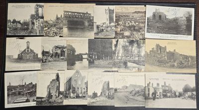 de nombreuses photos de bâtiments anciens posées sur la table