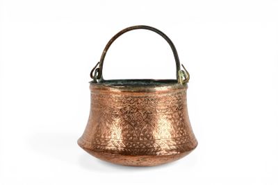 PERSE fin XIXème. Petit chaudron à corps évasé en cuivre à d…