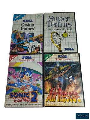 trois jeux vidéo sont posés sur une surface blanche, devant un fond blanc
