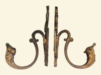 Paire d'appliques en bronze ciselé à patine dorée à riche dé… (photo 2)
