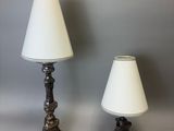 une paire de lampes de table anciennes en forme de grenouille et de grenouille