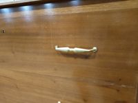 Commode en bois ouvrant à trois tiroirs sur trois rangées, r… (photo 3)