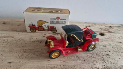 Anciennes voitures de collection en plastique ( 16 cm)