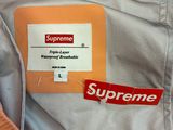Veste en cuir Supreme avec l'étiquette Supreme dans le dos