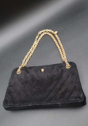 Dans le goût de Chanel - Sac à main en daim noir, chainette en mé...