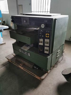 a machine that is sitting in the middle of a room