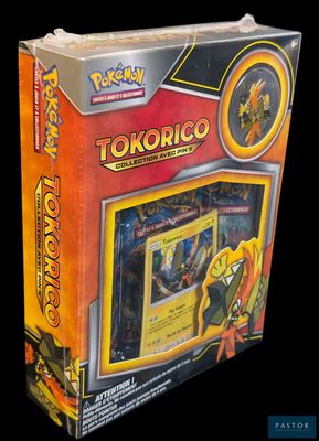 On voit la boîte d'un jeu de cartes Pokémon sur un fond noir.