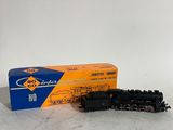 un gros plan d'un petit train sur une surface blanche