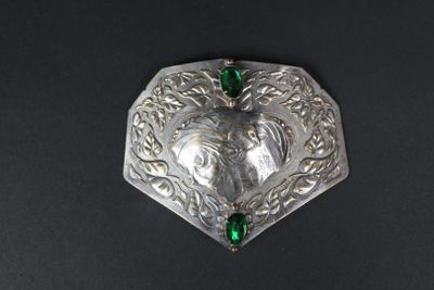 Boucle de ceinture en métal argenté à décor de branchages et…