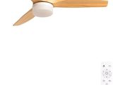 un ventilateur de plafond blanc avec des pales en bois, à côté d'une télécommande