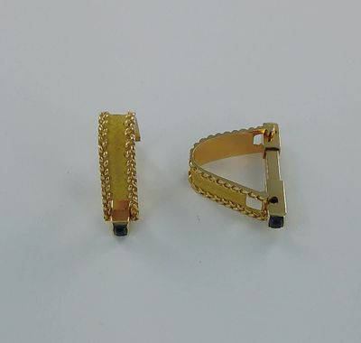 Paire de boutons de manchettes or sertis de saphirs.