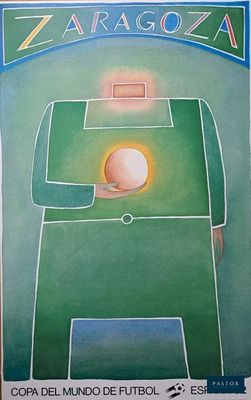 une image représentant un tableau où l'on voit un homme tenant un ballon de football