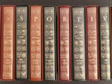 six livres sont alignés sur une table
