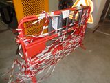 une barrière rouge et blanche qui se trouve dans un garage