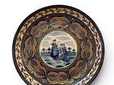 une image représentant une assiette décorative ornée d'une peinture