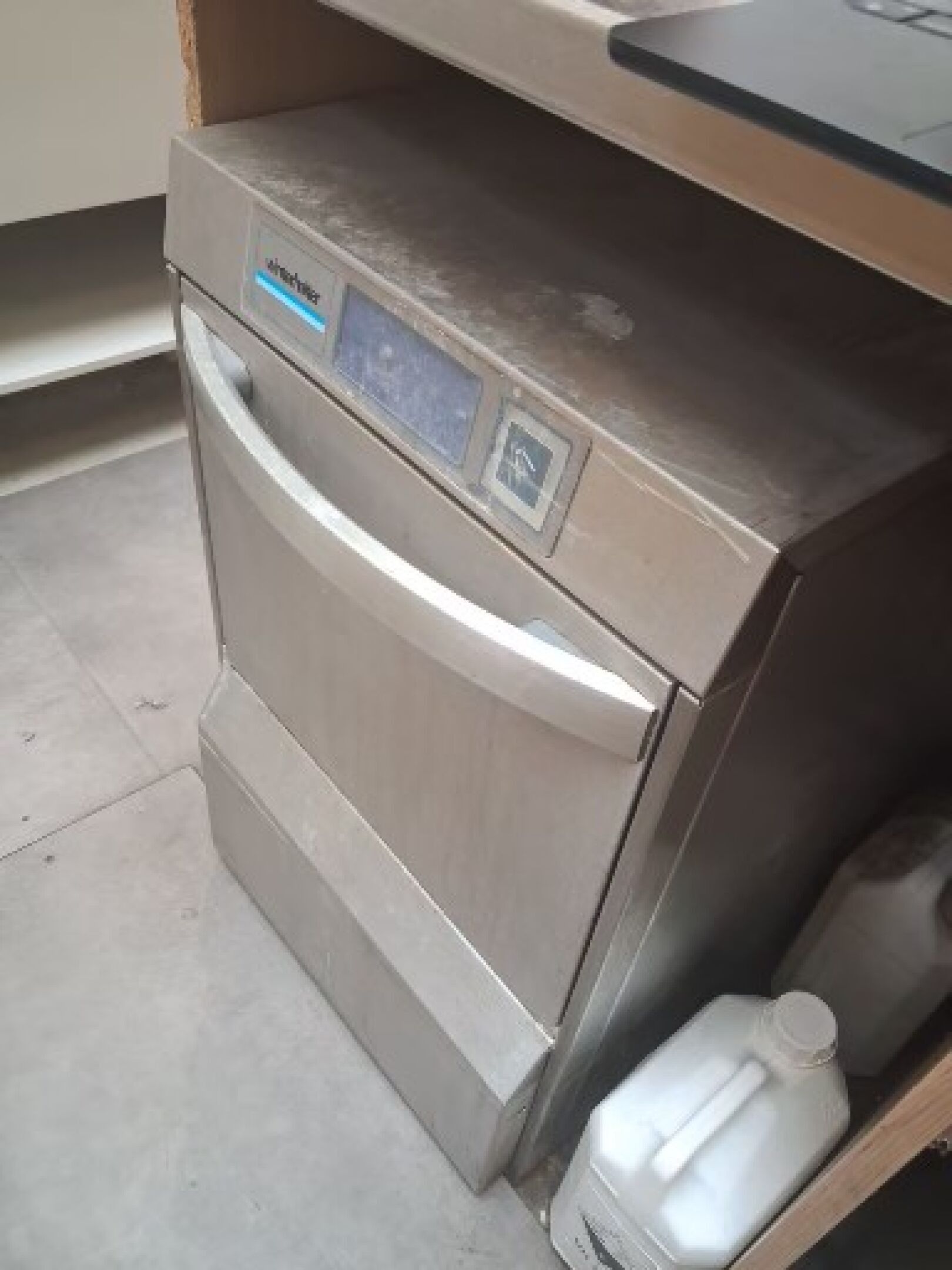 Lave verres WINTERHALTER avec panier (plaque inaccessible)