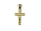 un gros plan d'un pendentif en forme de croix serti de diamants sur fond blanc