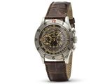 gros plan d'une montre sur fond blanc